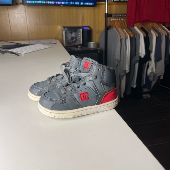 DC Infant High Top Leather Skate Shoes Sneakers Gray/Red Size 8 - Picture 3 of 7